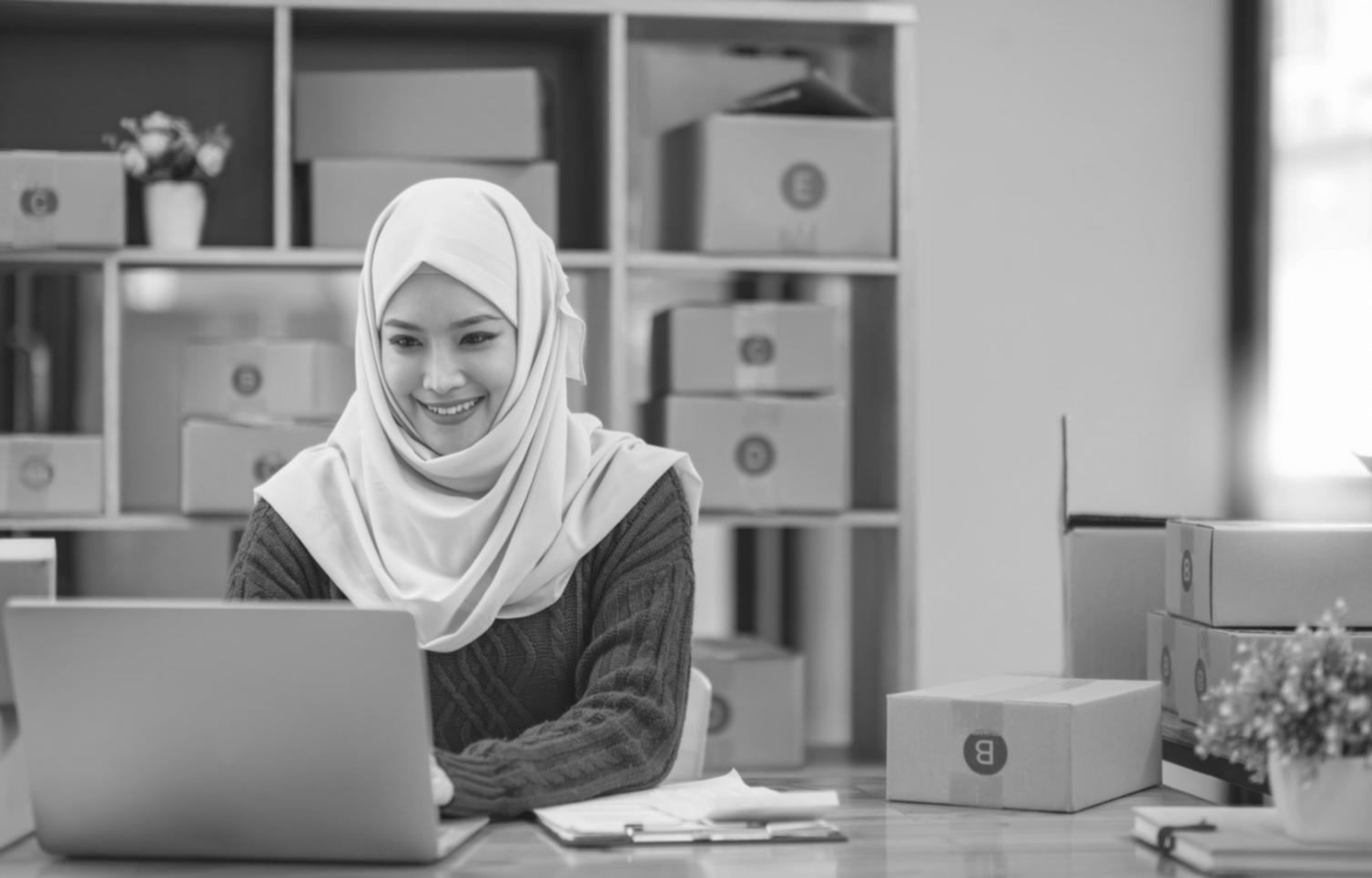 Equipo revisando estrategias de optimización